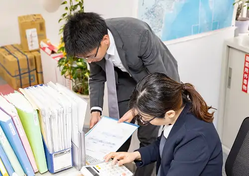在庫・納期の打ち合わせのイメージ画像